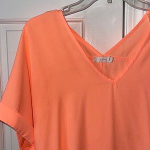 Neon orange / coral flowy top 🧡💗
